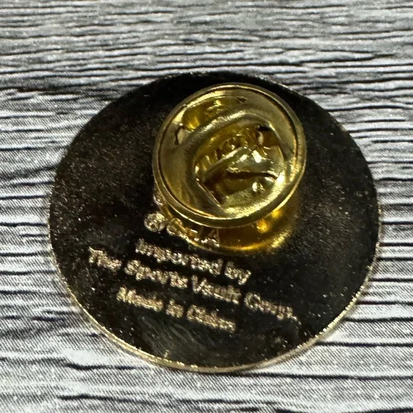 Team Canada 2002 Pin #9 of 24: Gold Medal Pin - Vintage Collectible Lapel Pin - Picture 5 of 5
